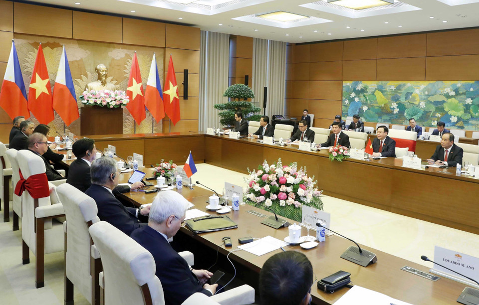 Chủ tịch Quốc hội Vương Đình Huệ hội kiến Tổng thống Cộng hòa Philippines Ferdinand Romualdez Marcos Jr. (Ảnh: Nhan Sáng/TTXVN)