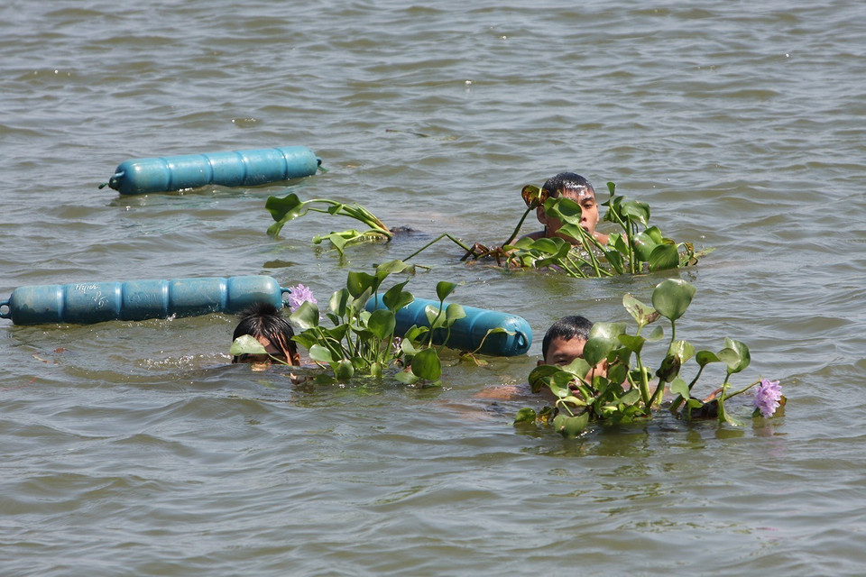 Đặc công hải quân thường xuyên huấn luyện thể lực, rèn luyện sức chịu đựng bền bỉ, dẻo dai trên sông, trên biển; kết hợp huấn luyện với rèn luyện kỷ luật, xây dựng chính quy, ý thức chấp hành mệnh lệnh, kỷ luật chiến trường. (Ảnh: Trọng Đức/TTXVN)