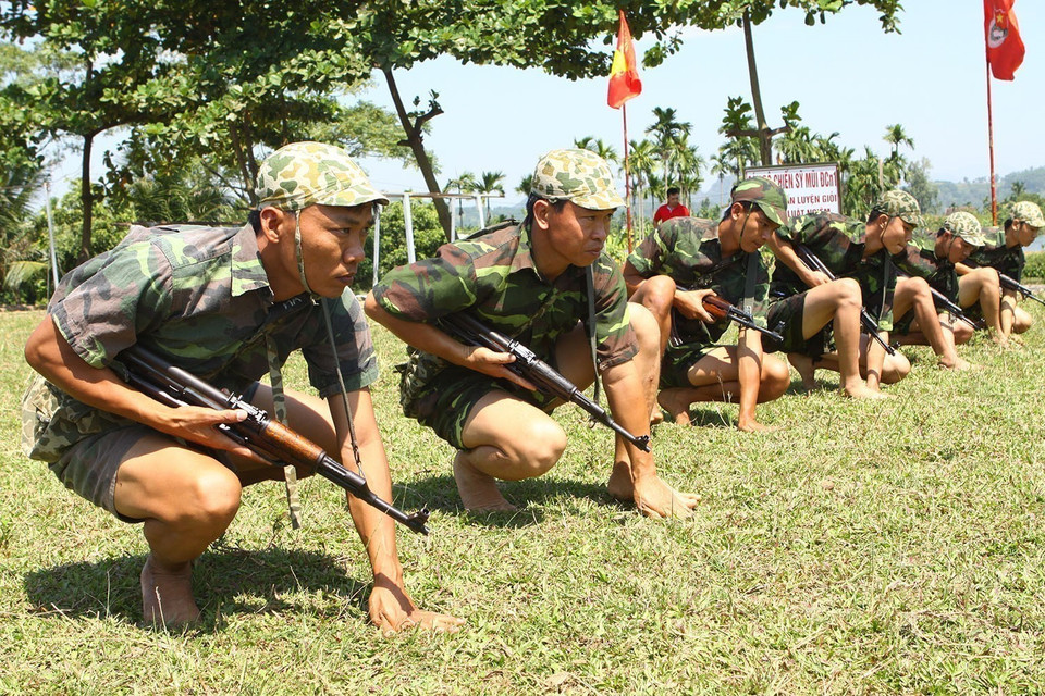 Đặc công hải quân thường xuyên huấn luyện thể lực, rèn luyện sức chịu đựng bền bỉ, dẻo dai trên sông, trên biển; kết hợp huấn luyện với rèn luyện kỷ luật, xây dựng chính quy, ý thức chấp hành mệnh lệnh, kỷ luật chiến trường. (Ảnh: Trọng Đức/TTXVN)