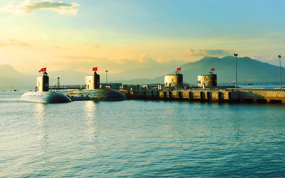 Toàn bộ 6 chiếc tàu ngầm hiện đại lớp Kilo 636 được đưa vào đội hình chiến đấu của Lữ đoàn Tàu ngầm 189, sẵn sàng tham gia các phương án tác chiến cao nhất; kịp thời đáp ứng nhiệm vụ bảo vệ chủ quyền biển, đảo Tổ quốc trong bất cứ hoàn cảnh nào. (Ảnh: Lâm Khánh/TTXVN)