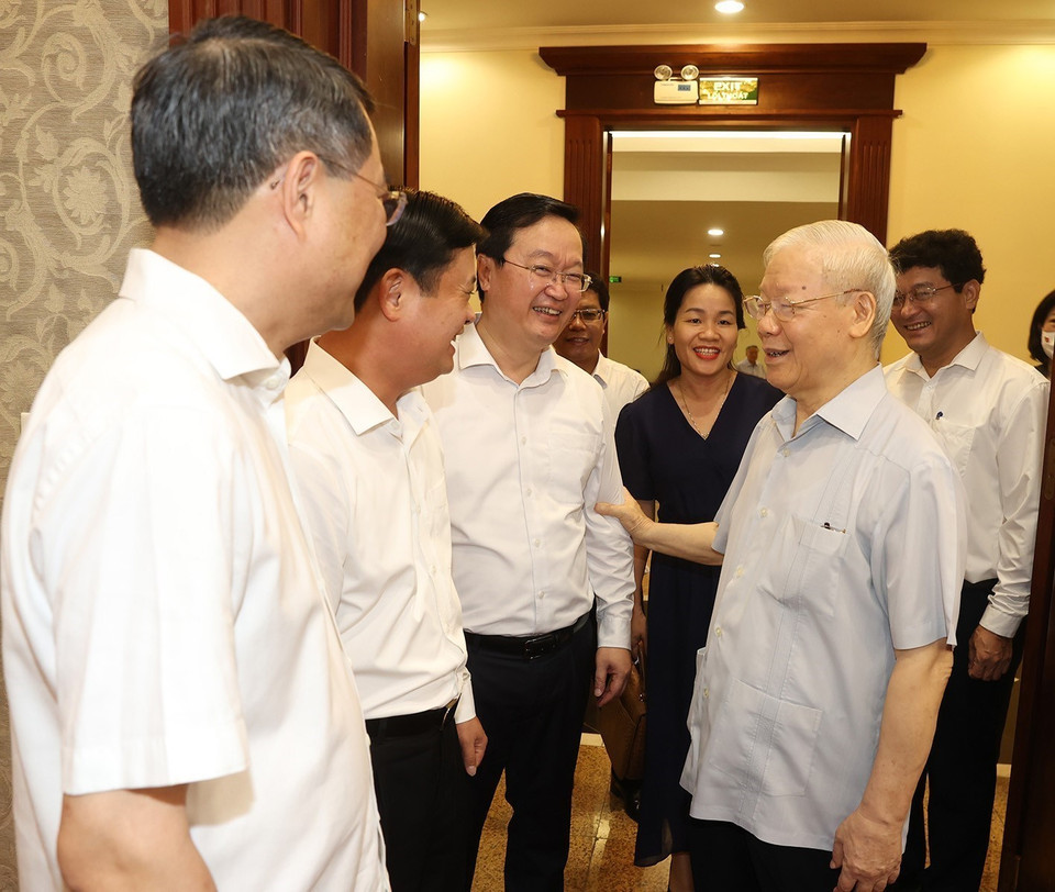 Tổng Bí thư Nguyễn Phú Trọng và các đại biểu dự cuộc họp.(Ảnh: Trí Dũng/TTXVN)