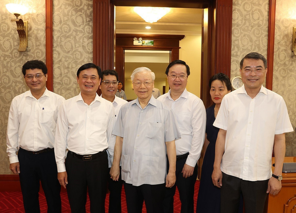 Tổng Bí thư Nguyễn Phú Trọng và các đại biểu dự cuộc họp.(Ảnh: Trí Dũng/TTXVN)