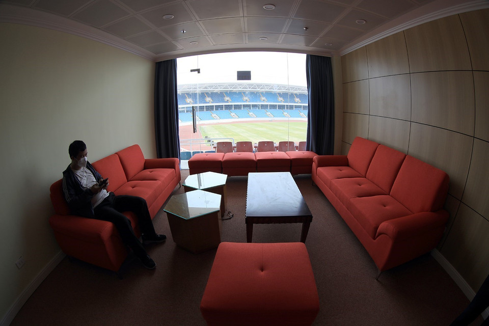Phòng khách VIP nhìn ra sân vận động được chuẩn bị kỹ càng. (Ảnh: Tuấn Anh/TTXVN)