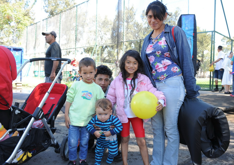 Một gia đình trẻ người Honduras. (Ảnh: Việt Hùng/Vietnam+)