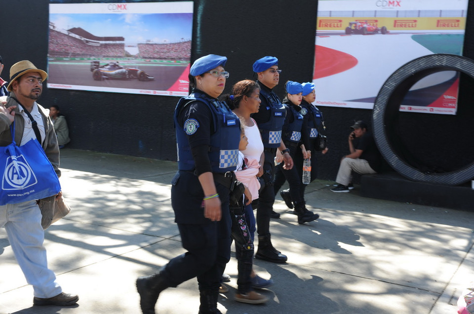 Chính quyền thủ đô Mexico City triển khai cảnh sát giúp đỡ người di cư. (Ảnh: Việt Hùng/Vietnam+)