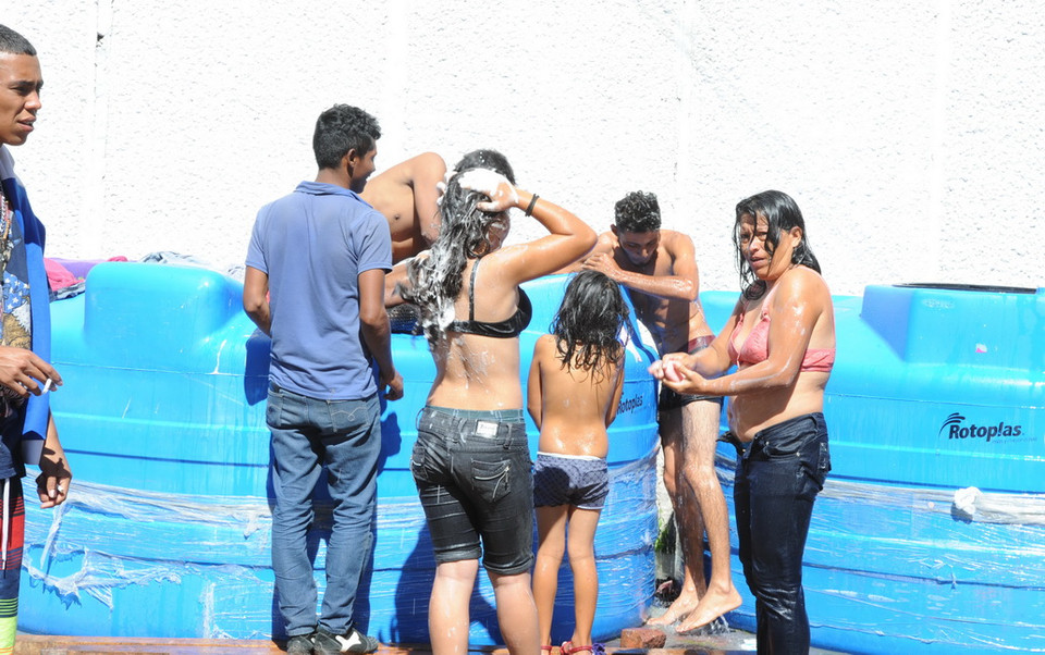 Một số hình ảnh về người di cư tại trung trung tâm cứu trợ ở sân vận động Jesus Martinez Palillo, thủ đô Mexico City. (Ảnh: Việt Hùng/Vietnam+)