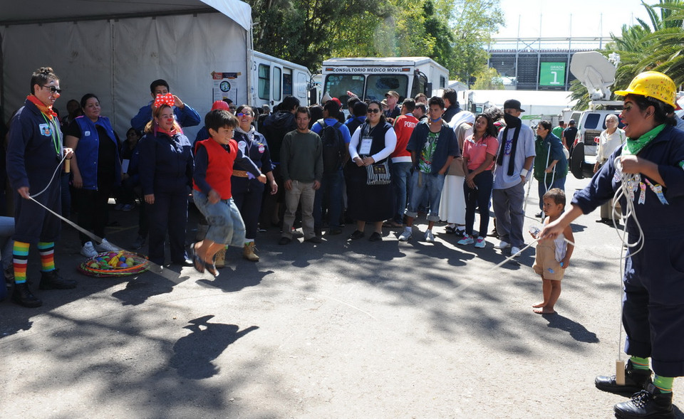 Chính quyền thành phố tạo không gian vui chơi cho các em nhỏ. (Ảnh: Việt Hùng/Vietnam+)