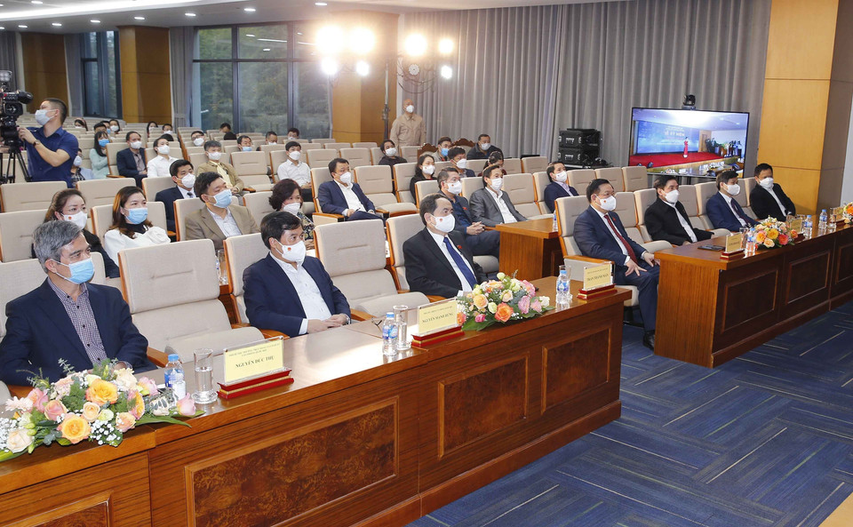 Chủ tịch Quốc hội Vương Đình Huệ và các đại biểu dự Lễ kỷ niệm. (Ảnh: Doãn Tấn/TTXVN)