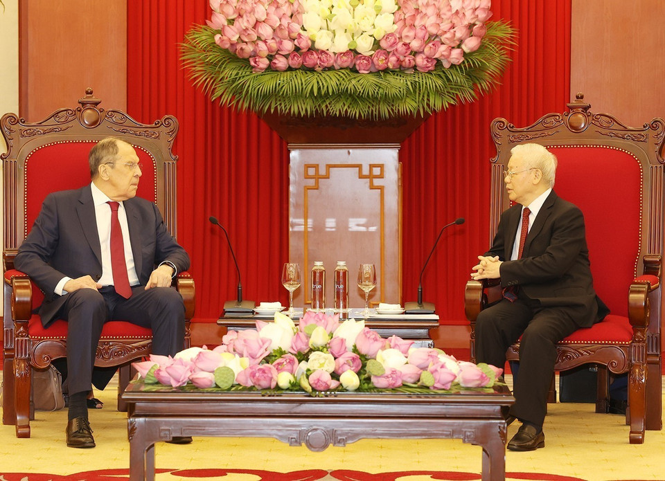 Tổng Bí thư Nguyễn Phú Trọng tiếp Bộ trưởng Ngoại giao Liên bang Nga. (Ảnh : Trí Dũng/TTXVN)