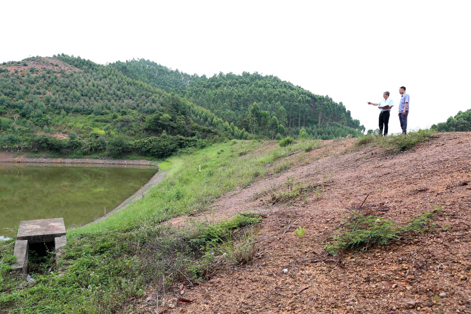 Tỉnh Bắc Giang hiện có 42 hồ chứa nước thủy lợi với tổng dung tích hơn 330 triệu m3, trong đó một số hồ xuống cấp cần vốn sửa chữa. (Ảnh: TTXVN)