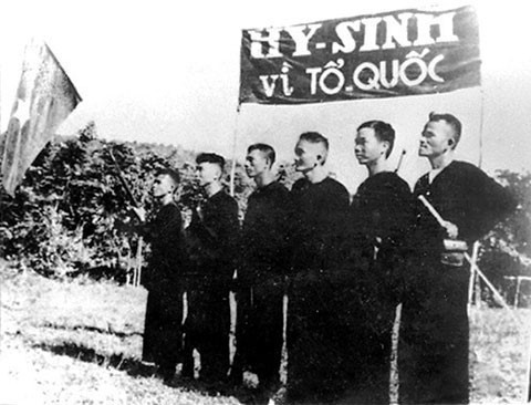 Đội du kích Ba Tơ thành lập ngày 14/3/1945 sau ngày khởi nghĩa Ba Tơ (Quảng Ngãi) nổ ra và giành thắng lợi (11/3/1945), thành lập chính quyền cách mạng của nhân dân, là lực lượng nòng cốt, trực tiếp tham gia chiến đấu trong tổng khởi nghĩa ở miền Trung, góp phần vào thắng lợi Cách mạng tháng Tám năm 1945. (Ảnh: Tư liệu/TTXVN)
