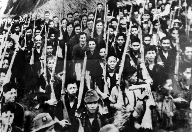 Chỉ trong vòng 15 ngày cuối tháng 8/1945, cuộc tổng khởi nghĩa đã giành thắng lợi hoàn toàn, chính quyền trong cả nước về tay nhân dân. Trong ảnh: Nhân dân Cần Thơ khởi nghĩa giành chính quyền ngày 26/8/1945. (Ảnh: Tư liệu/TTXVN)