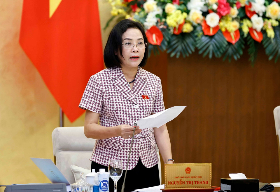 Phó Chủ tịch Quốc hội Nguyễn Thị Thanh điều hành phiên họp. (Ảnh: Doãn Tấn/ TTXVN)