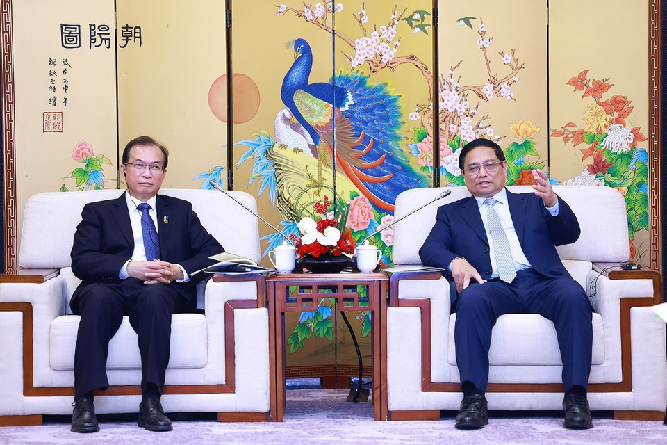 Thủ tướng Phạm Minh Chính tiếp ông Jiang Yi, Chủ tịch Tập đoàn Huadian, Trung Quốc. (Ảnh: Dương Giang/TTXVN)