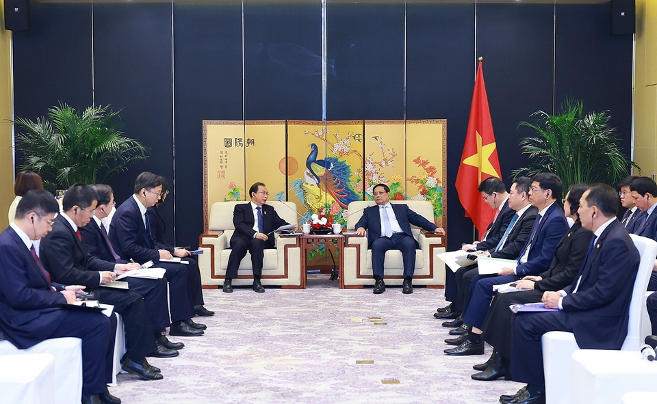 Thủ tướng Phạm Minh Chính tiếp ông Jiang Yi, Chủ tịch Tập đoàn Huadian, Trung Quốc. (Ảnh: Dương Giang/TTXVN)