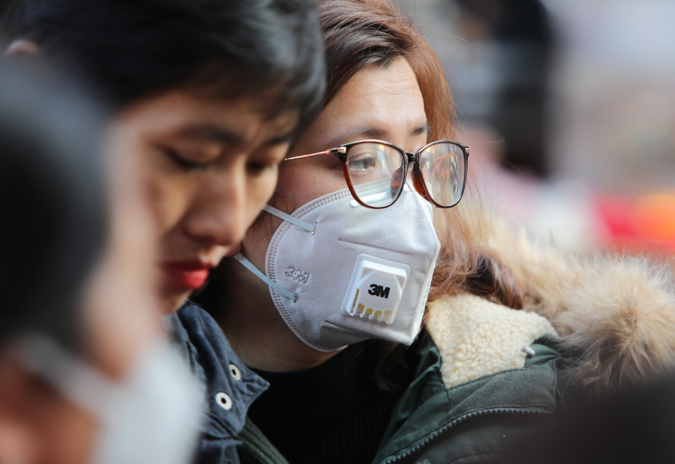  Khẩu trang đạt chuẩn N95 của 3M ngăn được 95% vi sinh vật trong không khí. Trước đây, khẩu trang 3M được bán với giá 9.500/chiếc, nay lên 35.000/chiếc. (Ảnh: Thành Đạt/TTXVN)