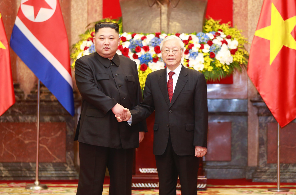 Tổng Bí thư, Chủ tịch nước Nguyễn Phú Trọng đón Chủ tịch Triều Tiên Kim Jong-un. (Ảnh: Doãn Tấn/TTXVN)