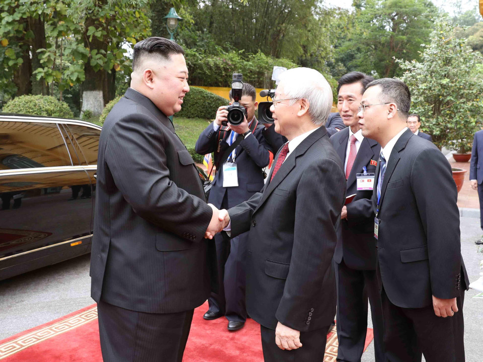 Tổng Bí thư, Chủ tịch nước Nguyễn Phú Trọng đón Chủ tịch Triều Tiên Kim Jong-un. (Ảnh: Trí Dũng/TTXVN)