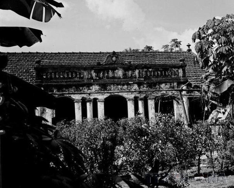 Ngày 18 và 19/12/1946, Ban Thường vụ Trung ương Đảng đã họp hội nghị tại Vạn Phúc (Hà Đông), quyết định phát động toàn quốc kháng chiến. Trong ảnh: Ngôi nhà ở làng Vạn Phúc, nơi Chủ tịch Hồ Chí Minh viết Lời kêu gọi Toàn quốc kháng chiến. (Ảnh: TTXVN)