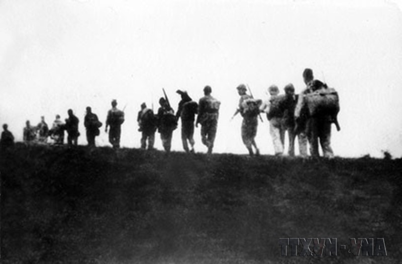 Thế hệ đầu tiên của Trung đoàn Thủ đô sau 60 ngày đêm chiến đấu Quyết tử để Tổ quốc quyết sinh bảo vệ Thủ đô Hà Nội, đã thực hiện thành công cuộc rút lui thần kỳ bảo toàn lực lượng để kháng chiến lâu dài. (Ảnh: Tư liệu/TTXVN phát)