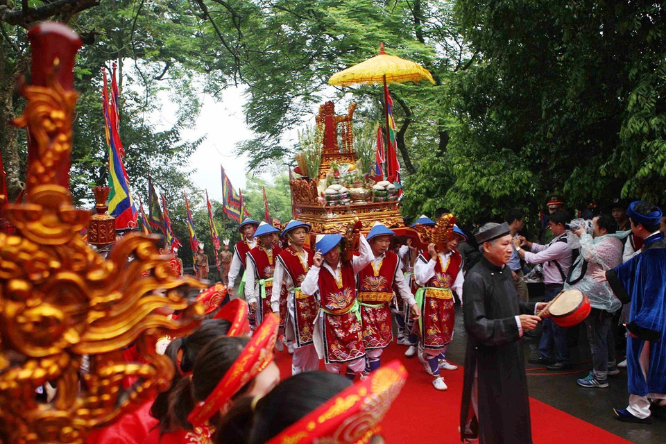 Đoàn nghi lễ rước kiệu, dâng hương lên đền Thượng trong ngày giỗ Tổ Hùng Vương năm 2018, tại Khu Di tích lịch sử Quốc gia đặc biệt Đền Hùng (Việt Trì, Phú Thọ). (Ảnh: Thanh Tùng/TTXVN)