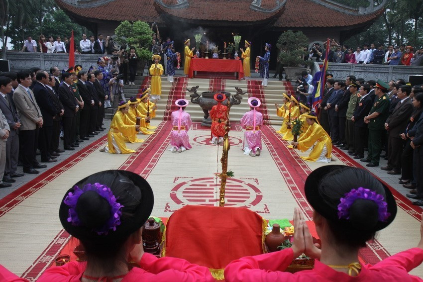 Lễ dâng hương Tổ Mẫu Âu Cơ được tổ chức trọng thể tại đền thờ Tổ Mẫu Âu Cơ, thuộc Khu Di tích lịch sử Quốc gia đặc biệt Đền Hùng, thành phố Việt Trì, tỉnh Phú Thọ. (Ảnh: Thanh Tùng/TTXVN)