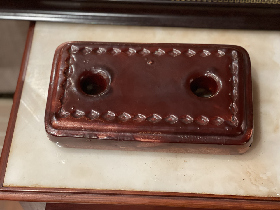 Phiên bản tái hiện viên gạch Bác Hồ từng sử dụng. (Ảnh: Thu Hà/TTXVN)