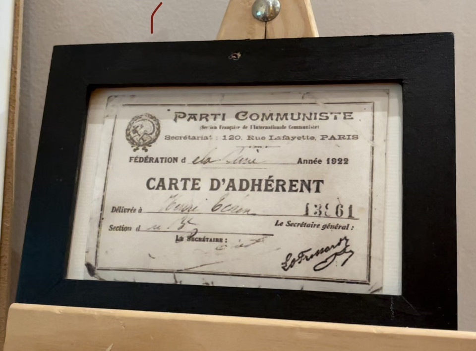 Thẻ đảng viên cộng sản Pháp của Bác Hồ. (Ảnh: Thu Hà/TTXVN)