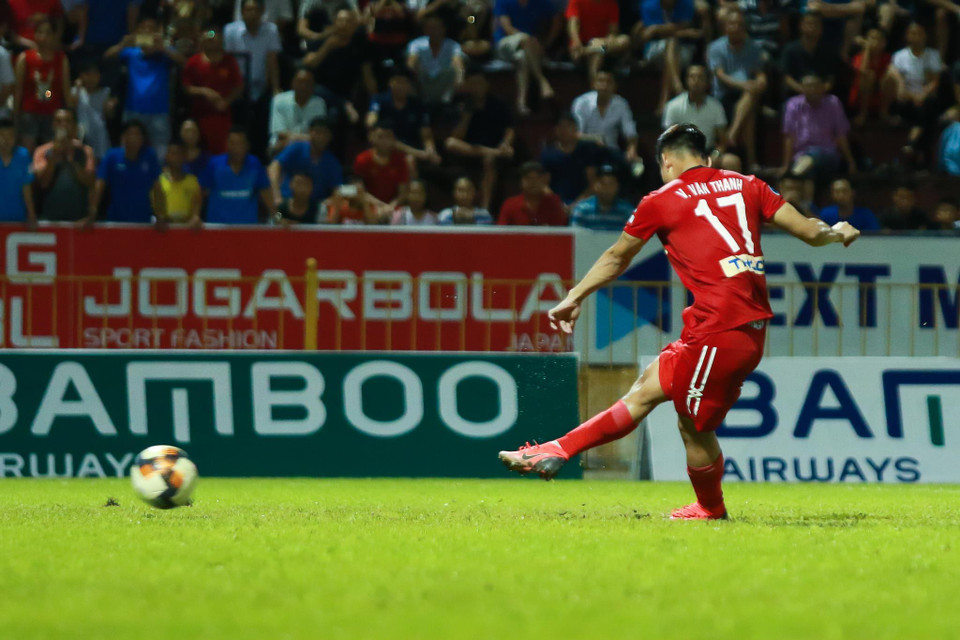 Hòa 2-2 sau 90 phút, hai đội bước thẳng vào loạt sút luân lưu cân não theo điều lệ giải chứ không tiếp tục trải qua hiệp phụ. (Ảnh: Nguyên An/Vietnam+)