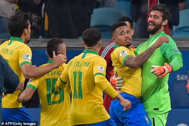 Đối thủ của Argentina chính là đội chủ nhà Brazil.