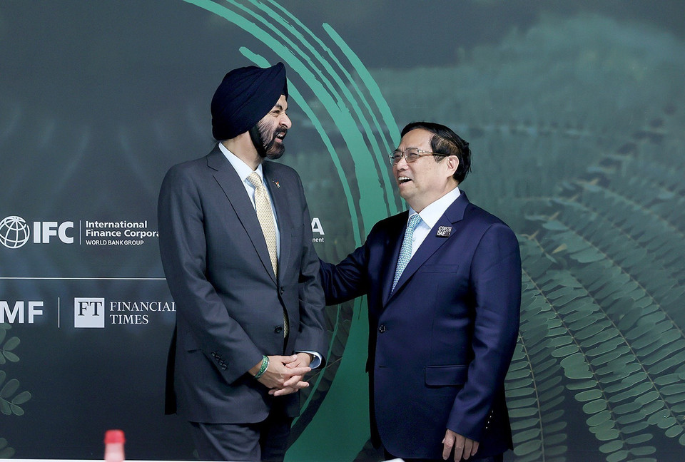 Thủ tướng Phạm Minh Chính gặp Chủ tịch Ngân hàng Thế giới (WB) Ajay Banga. (Ảnh: Dương Giang/TTXVN)