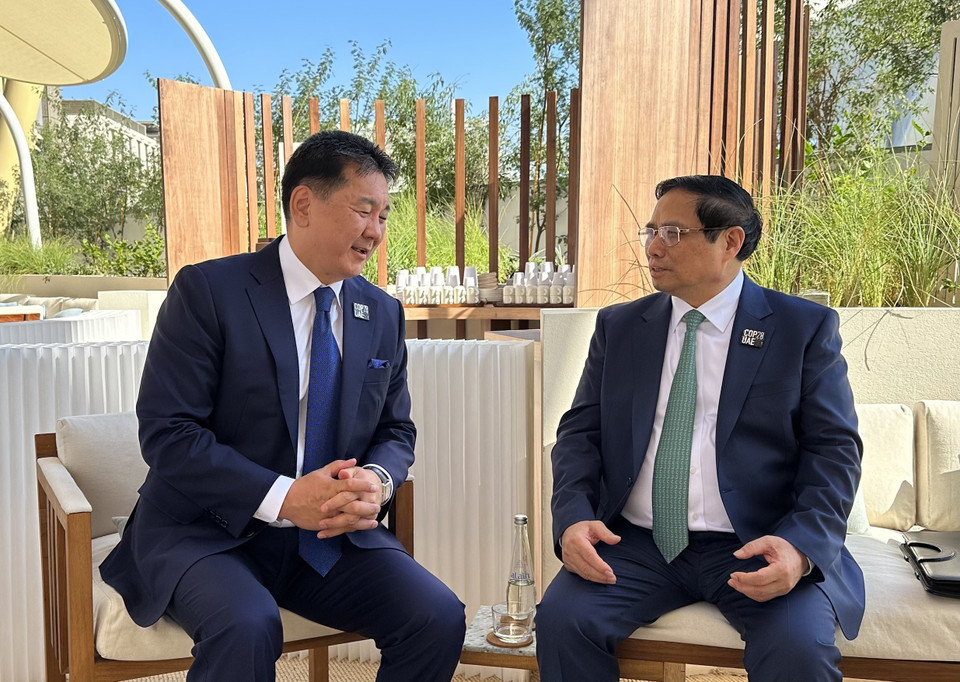 Thủ tướng Phạm Minh Chính gặp Tổng thống Mông Cổ Ukhnaagiin Khurelsukh. (Ảnh: TTXVN phát)