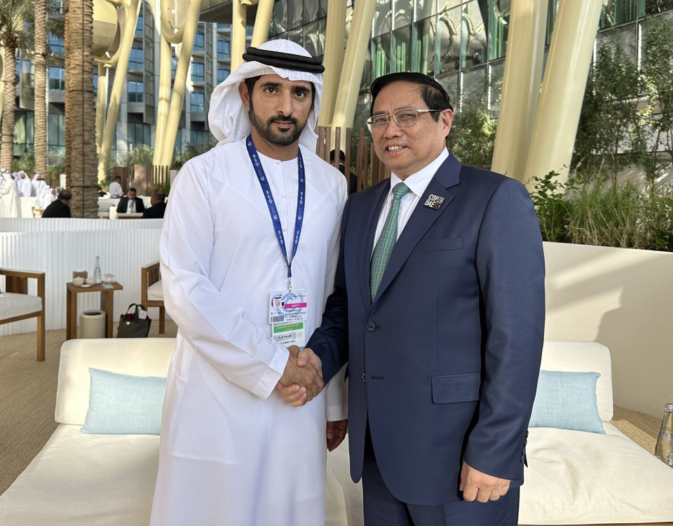 Thủ tướng Phạm Minh Chính gặp Thái tử Tiểu vương Dubai Sheikh Hamdan bin Mohammed bin Rashid Al Maktoum. (Ảnh: TTXVN phát)