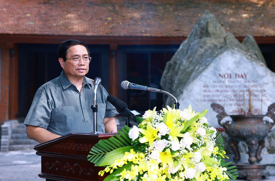 Thủ tướng Phạm Minh Chính phát biểu động viên thương, bệnh binh, gia đình liệt sỹ tại huyện Đại Từ. (Ảnh: Dương Giang/TTXVN)