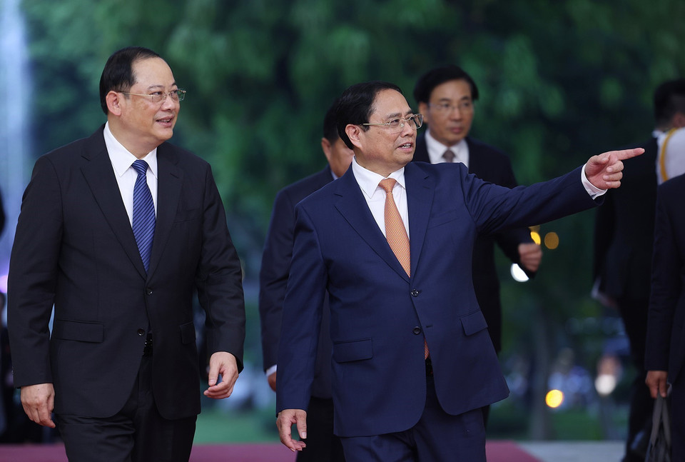 Thủ tướng Phạm Minh Chính và Thủ tướng Lào Sonexay Siphandone. (Ảnh: Dương Giang/TTXVN)