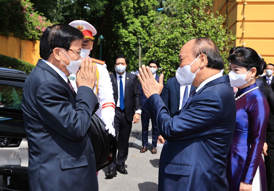 Chủ tịch nước Nguyễn Xuân Phúc và Phu nhân đón Tổng Bí thư, Chủ tịch nước Lào Thongloun Sisoulith và Phu nhân sang thăm hữu nghị chính thức Việt Nam. Ảnh: Thống Nhất-TTXVN