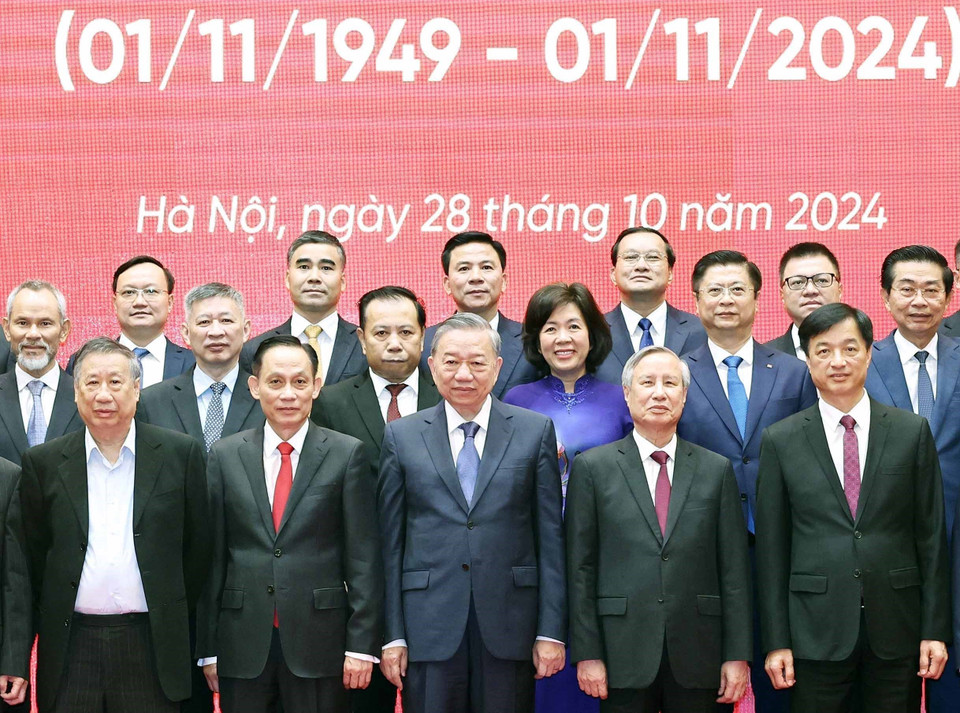 Tổng Bí thư Tô Lâm và các đại biểu dự lễ kỷ niệm. (Ảnh: Thống Nhất/TTXVN)