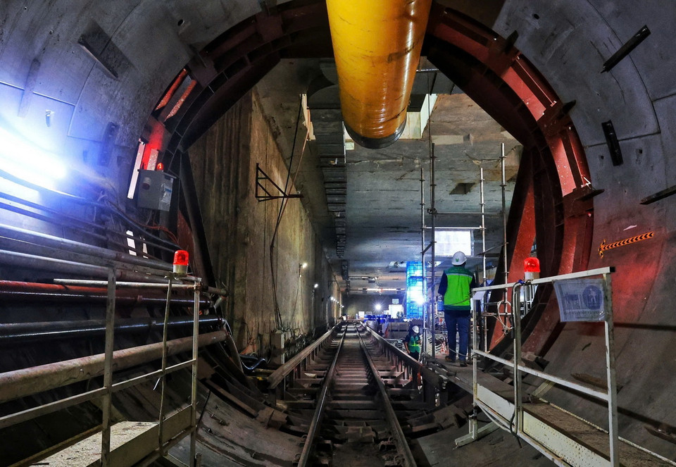 Robot TBM hoạt động trên nguyên lý cân bằng áp lực đất. Phía sau khiên đào được bố trí một vách ngăn kín. (Ảnh: Tuấn Anh/TTXVN)