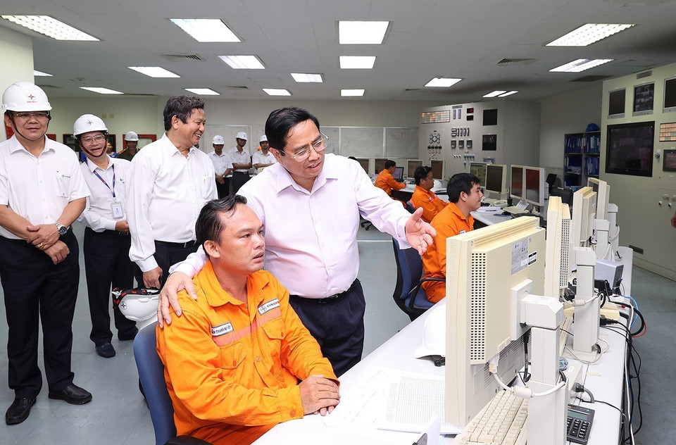 Thủ tướng Phạm Minh Chính thăm Nhà máy Nhiệt điện Ô Môn 1. (Ảnh: Dương Giang/TTXVN)