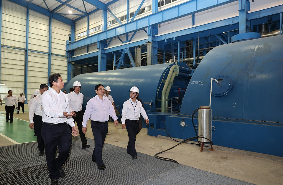 Thủ tướng Phạm Minh Chính thăm Nhà máy Nhiệt điện Ô Môn 1. (Ảnh: Dương Giang/TTXVN)