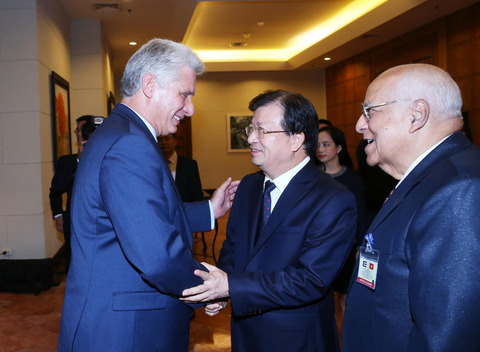 Chủ tịch Hội đồng Nhà nước và Hội đồng Bộ trưởng Cuba Miguel Mario Díaz-Canel Bermúdez và Phó Thủ tướng Trịnh Đình Dũng dự buổi tọa đàm với các doanh nghiệp Việt Nam. (Ảnh: Lâm Khánh/TTXVN)