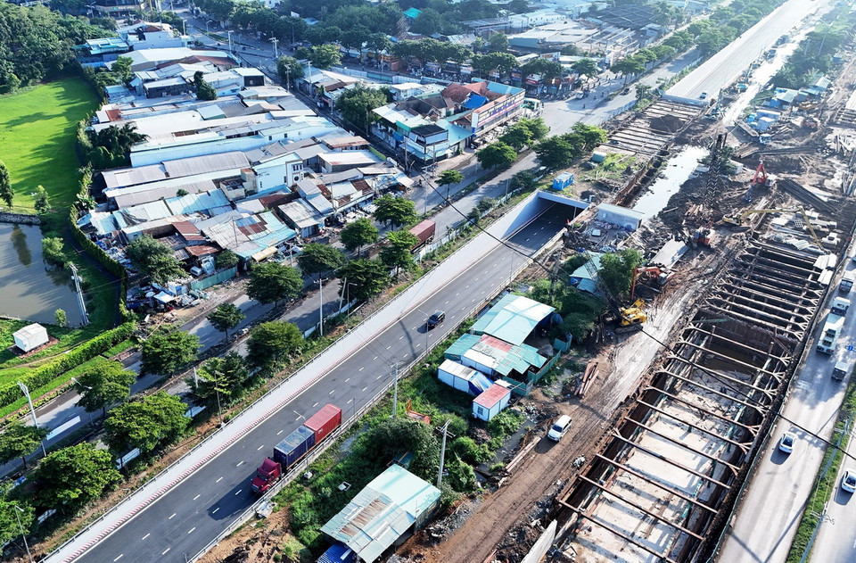 Nhánh hầm chui HC2 thuộc nút giao Nguyễn Văn Linh - Nguyễn Hữu Thọ (quận 7, Thành phố Hồ Chí Minh) giúp giải tỏa rất lớn áp lực giao thông cho khu vực phía Nam Thành phố Hồ Chí Minh. (Ảnh: Hồng Đạt/TTXVN)