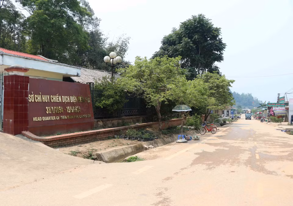 Sở Chỉ huy Chiến dịch Điện Biên Phủ nằm ở bản Phăng 1, cách trung tâm xã Mường Phăng khoảng hơn 1km. (Ảnh: Xuân Tiến/TTXVN)