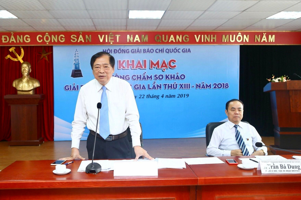 Phó Chủ tịch Hội Nhà báo Việt Nam Mai Đức Lộc, Chủ tịch Hội đồng sơ khảo Giải báo chí quốc gia lần thứ 13 - năm 2018 phát biểu. (Ảnh: Minh Quyết/TTXVN)