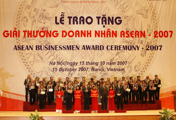 Lễ trao Giải thưởng doanh nhân ASEAN 2007 tại Trung tâm Hội nghị Quốc gia (Hà Nội), ngày 15/10/2007. (Ảnh: Trí Dũng/TTXVN)