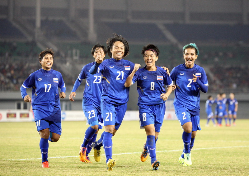 Các cầu thủ Thái Lan ăn mừng chiến thắng. (Ảnh: Quang Nhựt/TTXVN)