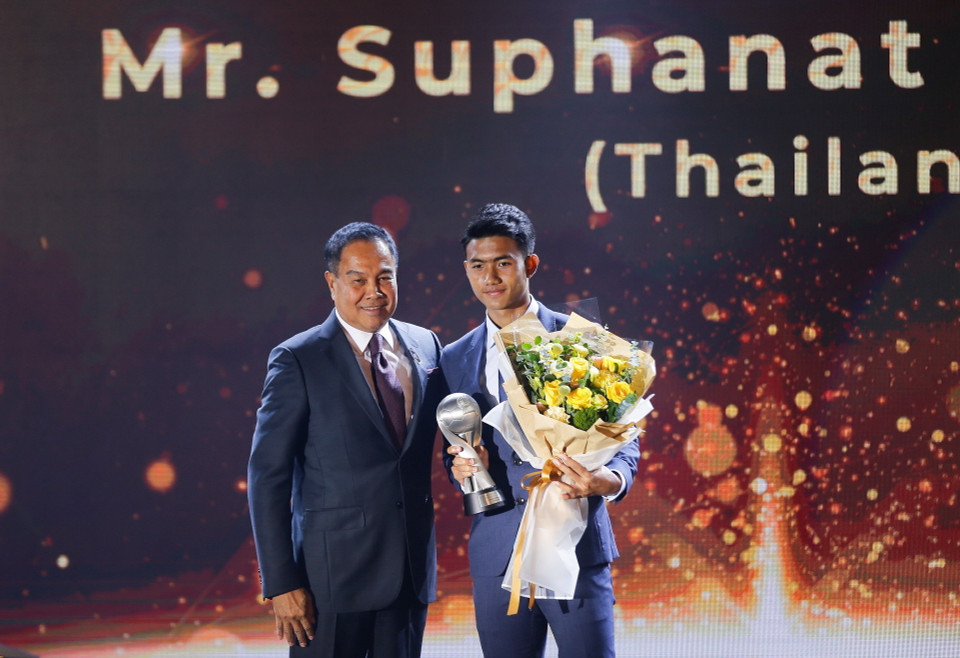 Giải Cầu thủ trẻ của năm thuộc về Suphanat Mueanta (Thailand). (Ảnh: Trọng Đạt/TTXVN)