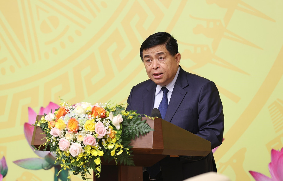 Bộ trưởng Bộ Kế hoạch và Đầu tư Nguyễn Chí Dũng trình bày Báo cáo tổng kết 20 năm thực hiện Nghị quyết số 13-NQ/TW và 10 năm thi hành Luật Hợp tác xã năm 2012. (Ảnh: Dương Giang/TTXVN)