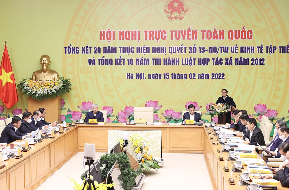 Sáng 15/2, tại Hà Nội, Thủ tướng Phạm Minh Chính chủ trì Hội nghị trực tuyến toàn quốc tổng kết 20 năm thực hiện Nghị quyết số 13-NQ/TW về kinh tế tập thể và tổng kết 10 năm thi hành Luật Hợp tác xã năm 2012. (Ảnh: Dương Giang/TTXVN)
