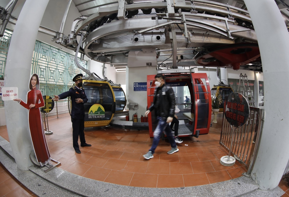 Hệ thống cáp treo sẵn sàng cho ngày đón khách. (Ảnh: Trần Việt/TTXVN)